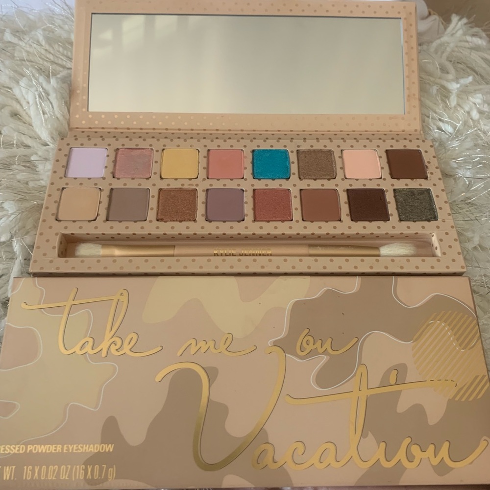 Kylie - take me on vacation eye shadow palette